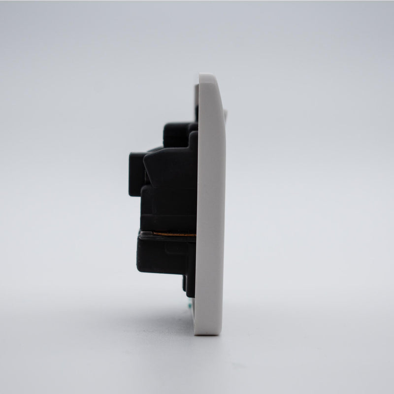 MK Logic Plus K2893WHI, 15A Single Switch Socket Round Pin
